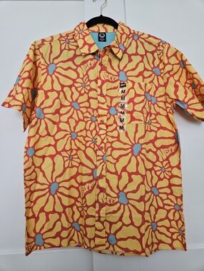 Neff men's short-sleeve button-down shirt. Size Medium